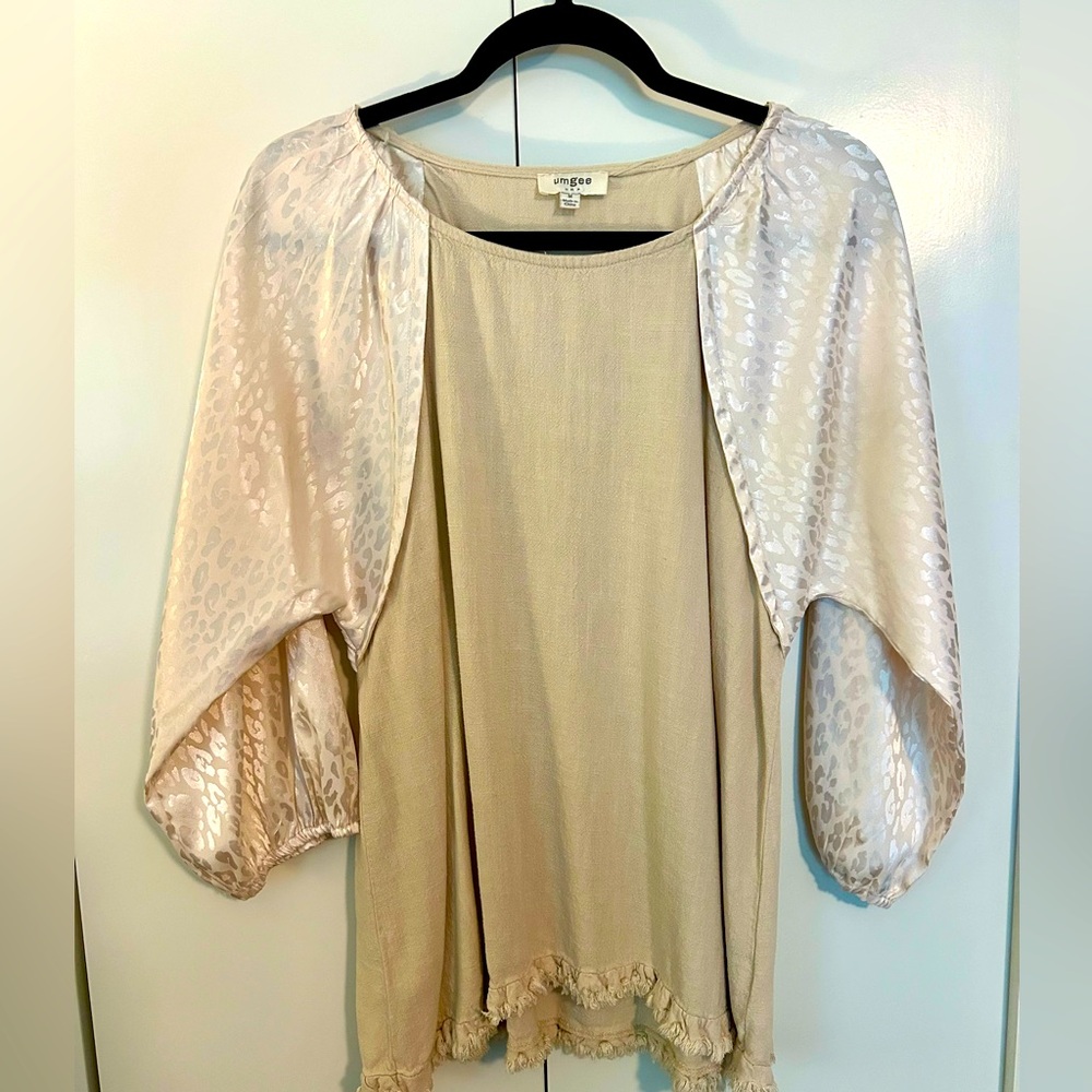 Cream blouse with leopard print sleeves and linen like body. Umgee brand. Size M